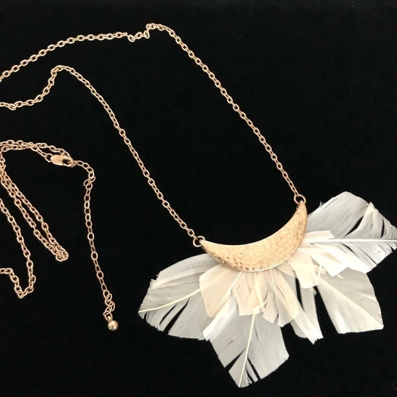 Gold Tone Long Chain Cream Feather Necklace Hammered Boho Fashion Jewelry 32” - Picture 4 of 4
